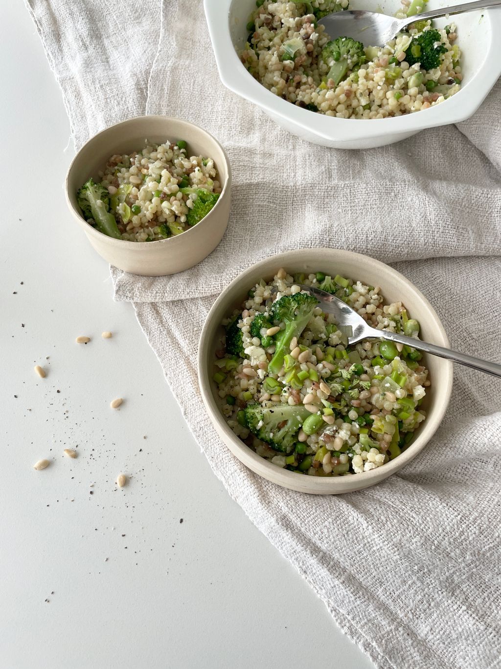 Fregola Pasta mit grünem Gemüse